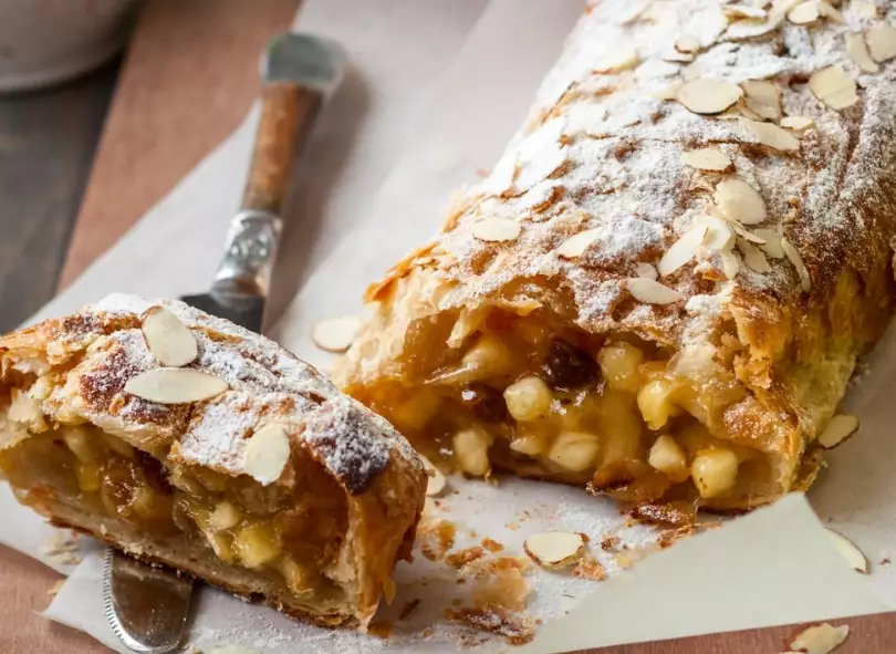 authentic Austrian apfelstrudel