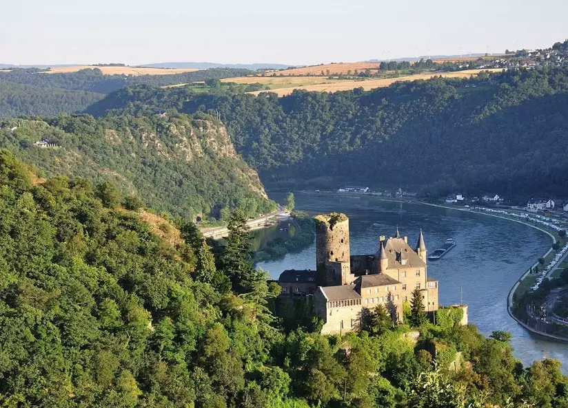Upper Middle Rhine Valley Guide: Castles, Wine & Travel Tips