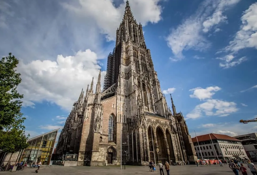 German Gothic Castles Guide: History, Architecture & Must-See Sites