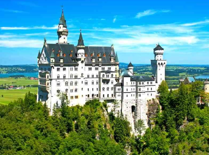 Discovering Germany's Largest Castle: A Complete Guide