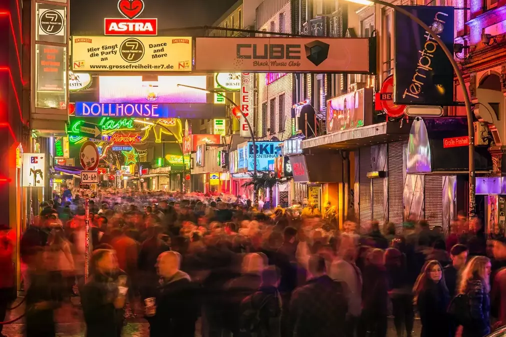 Reeperbahn Hamburg: Ultimate Guide to the Famous Nightlife Street