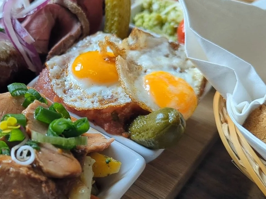 Hamburg fish sandwich