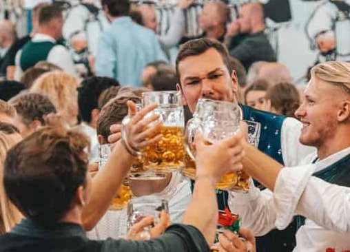 Oktoberfest reservation tips