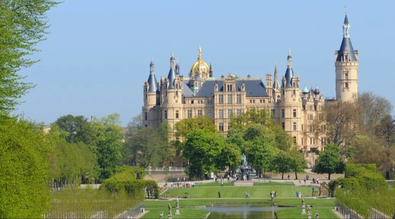 day trip from Hamburg to Schwerin