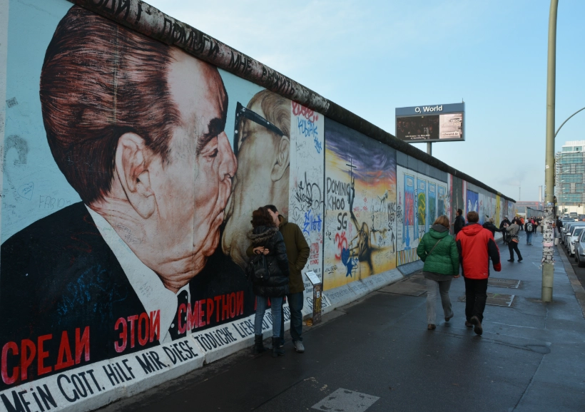 The Berlin Wall Today: A Complete Guide to Its History, Remnants & Legacy